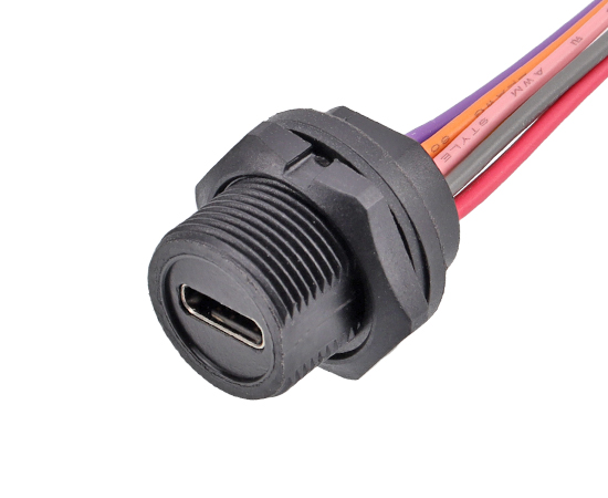 Водонепроницаемая розетка Type-C с резьбой, класс защиты IP67/IP68